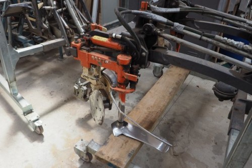 Undervine mechanical weeding attachment 